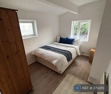 1 bedroom in a house share to rent - Photo 2