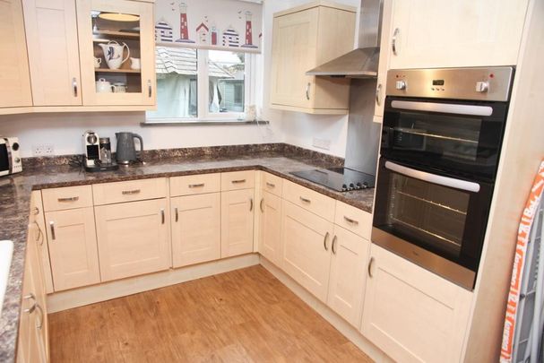 2 bedroom bungalow to rent - Photo 1