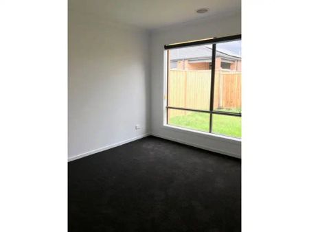 “4 BEDROOM HOME WITH 2 LIVING SPACES!” - Photo 2