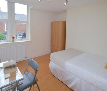 6 bedroom terraced house to rent - Photo 3