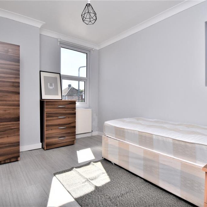 1 bedroom in a house share to rent - Photo 1