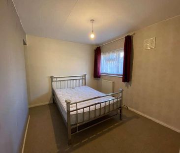 Thatches Grove, Romford, RM6 - Photo 6