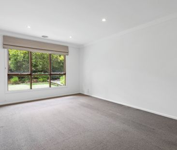 Spacious Family Home In Highly Sort After Location! - Photo 2