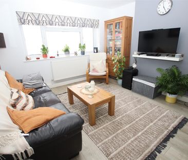 2 bedroom Maisonette to let - Photo 1