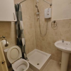 Studio Flat, Downs Road, LU1 - Photo 3