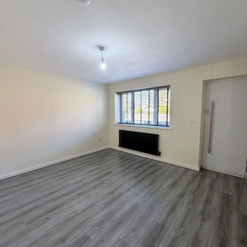 3 bed semi-detached house to rent in High Street, Stalybridge, SK15 - Photo 1