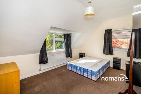 4 bedroom semi-detached house to rent - Photo 3