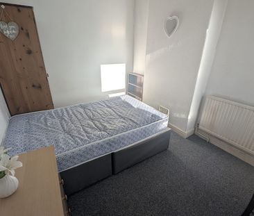Room in a Shared House, Furness Road, M14 - Photo 5