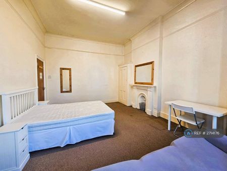 1 bedroom in a house share to rent - Photo 2