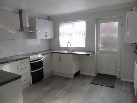 2 bedroom terraced house to rent - Photo 2