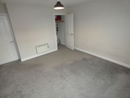 1 bed Apartment - To Let - Photo 3