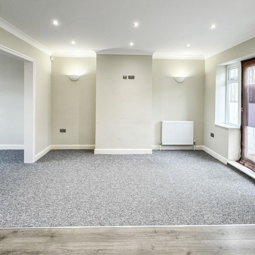 3 bedroom House To Let - Photo 1