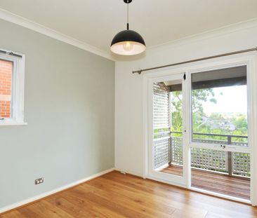 North-facing well maintained 3-bedroom townhouse - Photo 2