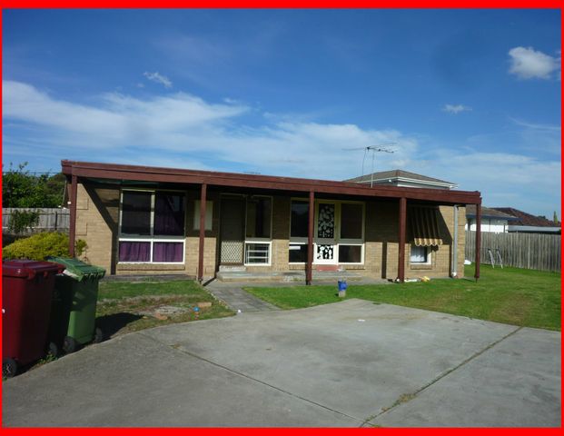 CLOSE TO PARKMORE SHOPPING CENTRE - Photo 1