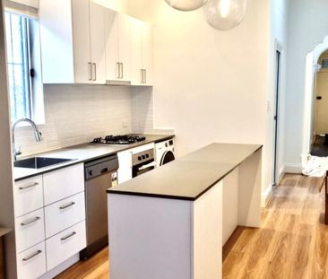 Stylish Contemporary Two-Bedroom Semi in Prime Location - Photo 5