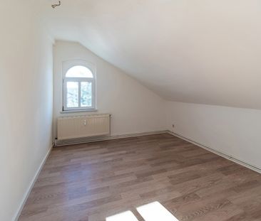 Frisch renovierte helle Dachwohnung mit Tageslichtbad, nahe dem Elbepark. - Photo 6