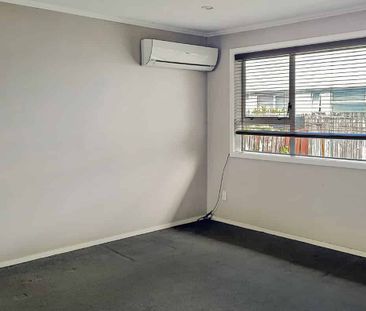 Great location And Tidy Two Bedroom Townhouse - Photo 3