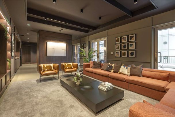 Extravagant Fully Furnished Two Double Bedroom Apartment with unrivalled facilities in the Exclusive Cortland Development, Colliers Yard. - Photo 1