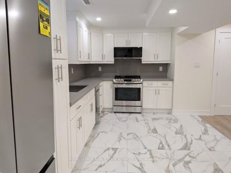 For Lease - 65 Villagewood Court, Vaughan, Ontario - Photo 3