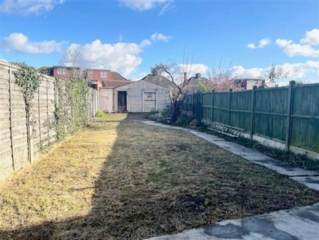 3 bedroom House To Let - Photo 3