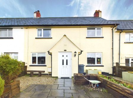 Three bed mid-terraced house to rent in Hellescott Road, Launceston, PL15 - Photo 4