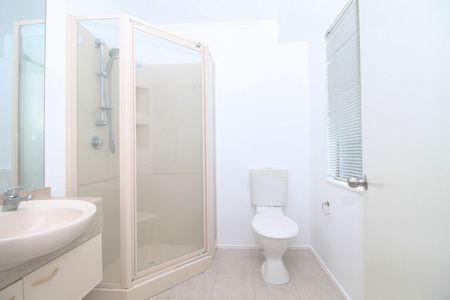 Unit 2, 49 Ribbonwood Crescent, Goodwood Heights, Auckland - Photo 3