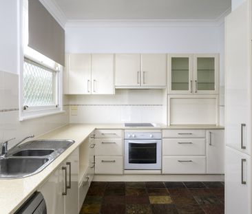 2 Roslyn Avenue, Charlestown NSW 2290 - House For Rent | Domain - Photo 6