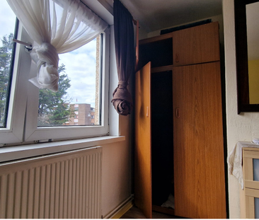 1 bedroom in a flat share to rent - Photo 5