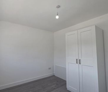 4 bedroom semi-detached house to rent - Photo 2