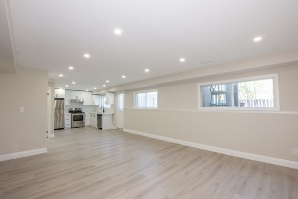 78 Wiltshire Boulevard - Spacious 2 Bed 2 Bath Lower Unit! - Photo 1