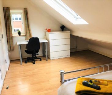 1 bedroom in a house share to rent - Photo 4