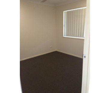 4 Bedroom Lowset Brick Home in Bucasia - Photo 3