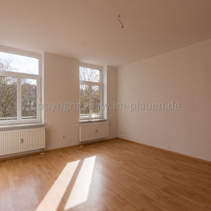 2 Zimmerwohnung in Plauen / Syratal - großzügiger Balkon - modernes Bad mit Badewanne und Dusche - Photo 1