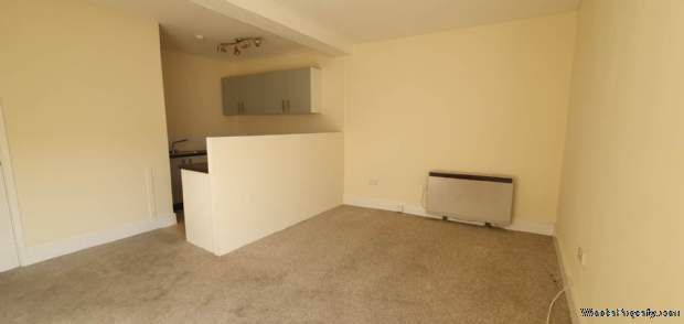 2 bedroom property to rent in Chard - Photo 1