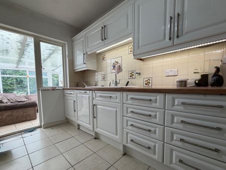 3 bedroom bungalow to rent - Photo 4