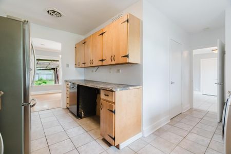 For Lease - 1994 Carling Avenue, McKellar Heights - Glabar Park and Area, Ontario - Photo 5
