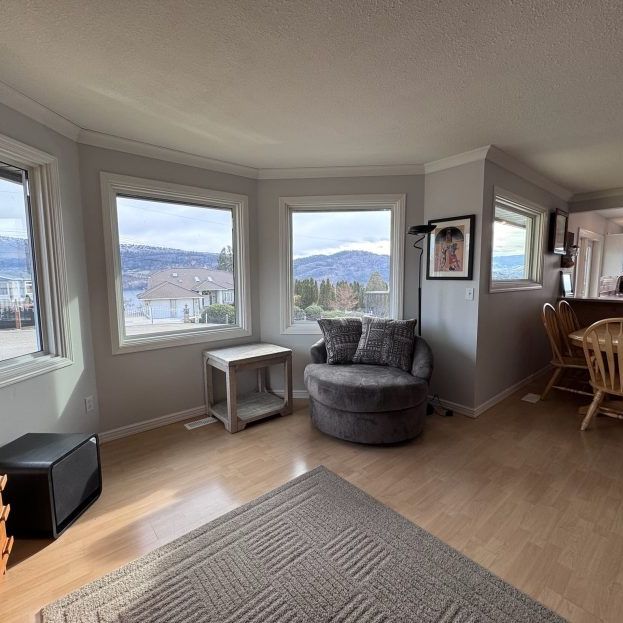 Furnished 2 bed + den bedroom upper suite, with views! Short-term lease until October.31, 2025 - Photo 1