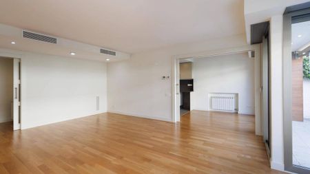 Luxury 4 room Detached House for rent in Sabadell, Catalonia - Photo 2