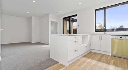 Sought-after location, easy lock up and leave lifestyle! - Photo 3