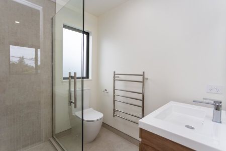 Stunning brand new home! - Photo 3