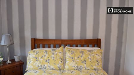 Bright room in 3-bedroom house - Donaghmede, Dublin - Photo 2