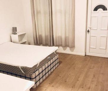 Room in a Shared House, Exeter Road, NG7 - Photo 5