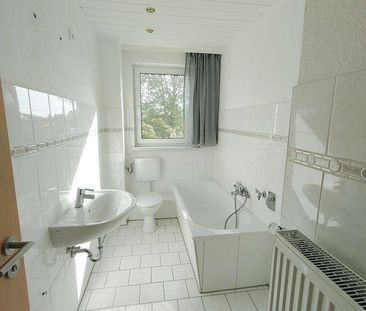 Sanierte 2-Raumwohnung in ruhiger Lage mit Einbauküche - Foto 1