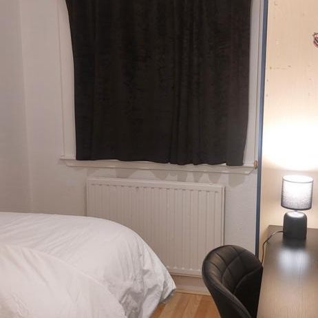 1 bedroom in a house share to rent - Photo 2