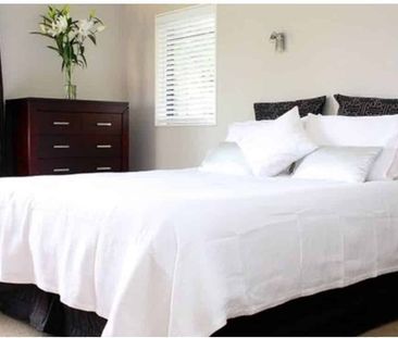 Modern 2-Bedroom Unit - Utilities Included - with Double Internal G... - Photo 2