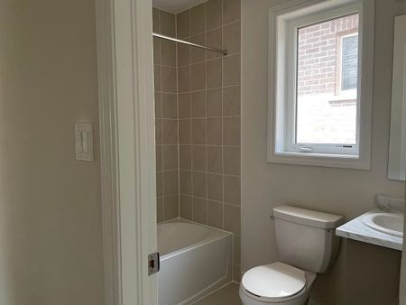 For Lease - 72 Baker Street, Thorold, Ontario - Photo 3