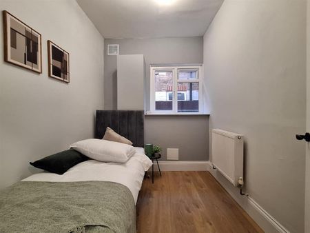 3 bedroom flat to rent - Photo 5