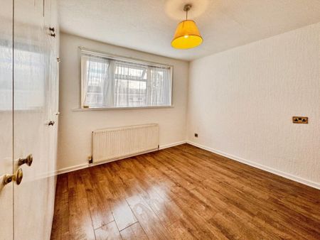 2 bedroom end of terrace house to rent - Photo 3