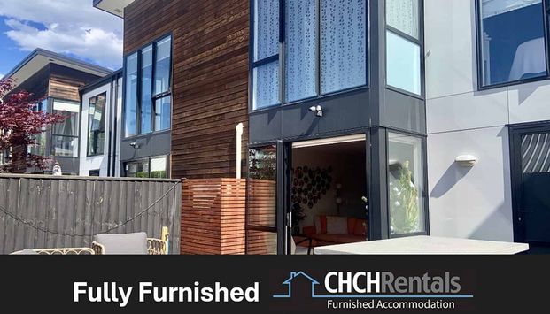 Beautifully Presented Fully Furnished Spacious City Townhouse - Photo 1