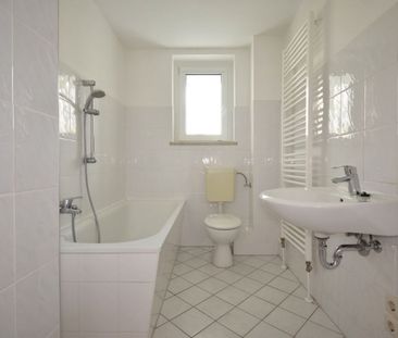 3 Zimmer • verglaster Balkon • Hochparterre • Tageslichtbad mit Wan... - Photo 5